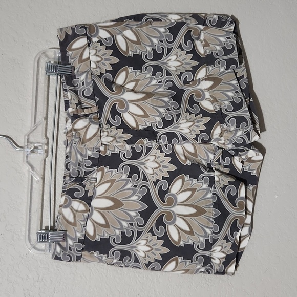Mossimo Supply Co. Pants - Mossimo short womens stretch floral all over print gray white size 8